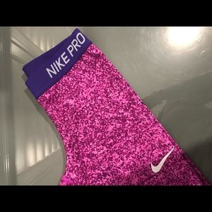 NIKE PRO CROPPED PINK LEGGINGS